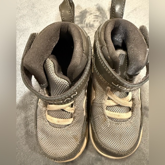 Jordan Gray High-Top Sneakers with Velcro Strap - Picture 5 of 8